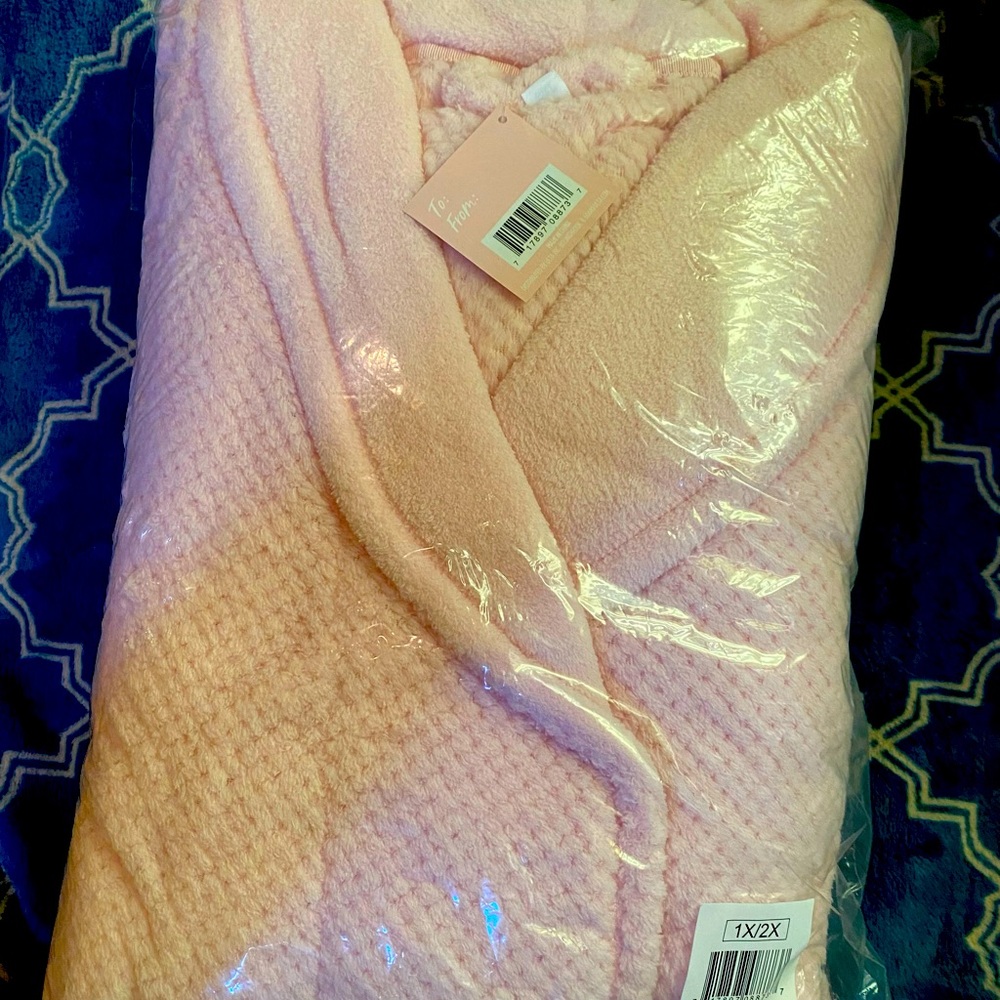 Plus size plush pink robe 1x/2x